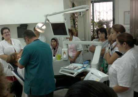 סייעות לרופאי שיניים